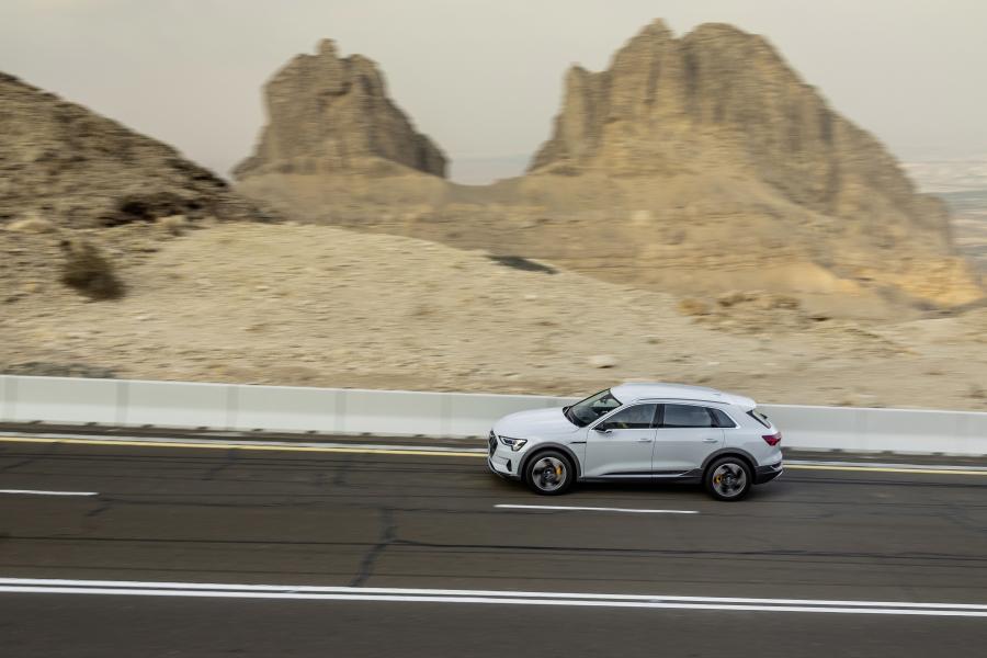  Audi e-tron 55 Quattro 2019 года  (WW) (фото 271 из 452)